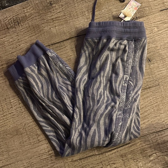 Johnny Was Hazy Allebra Sweatpants. - Picture 2 of 6